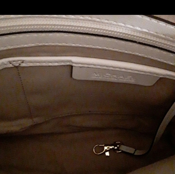 Michael Kors Vivian Large Tote - Picture 5 of 8